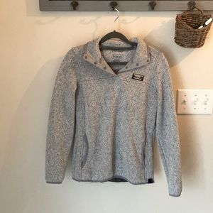 LL Bean gently worn sweater fleece pullover, super comfy and warm for winter! 🤍